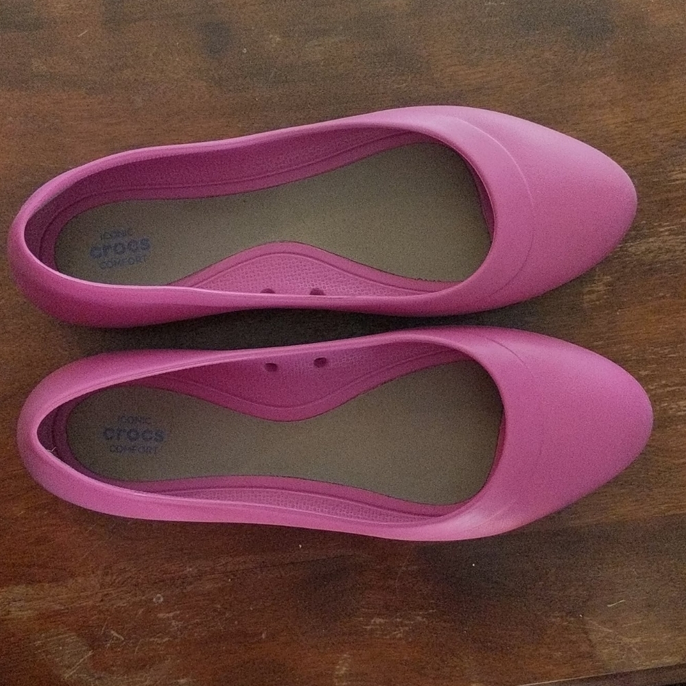Iconic Croc Comfort Flats Size 9W